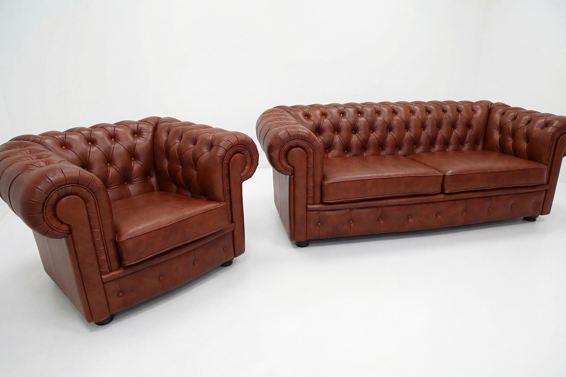 Klasyczny wypoczynek skórzany Chesterfield w salonie mebli AMRes Rzeszów