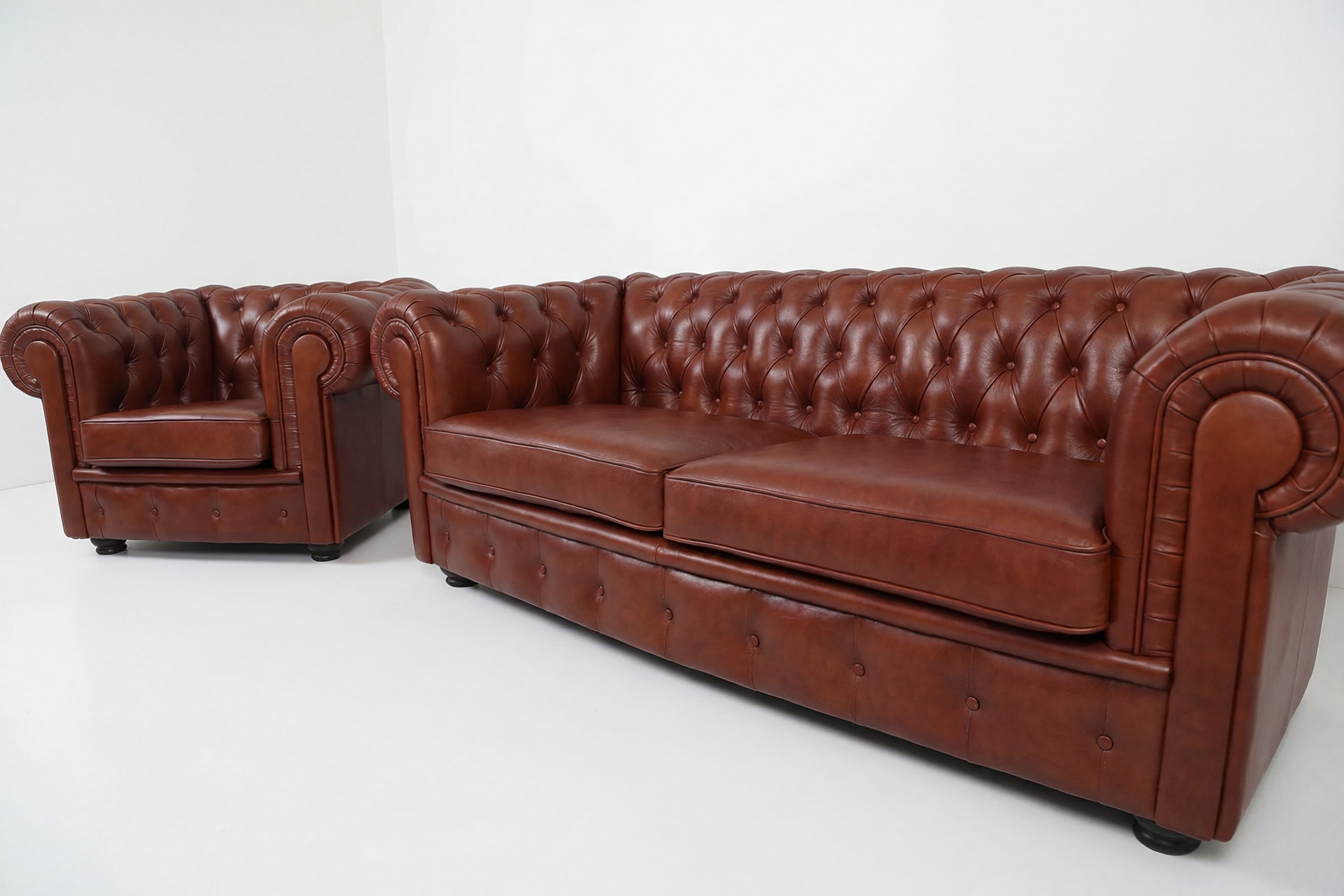 Klasyczny wypoczynek skórzany Chesterfield w salonie mebli AMRes w Rzeszowie